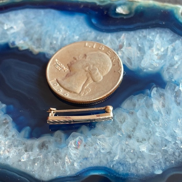 10k white gold small bar brooch - Picture 6 of 7